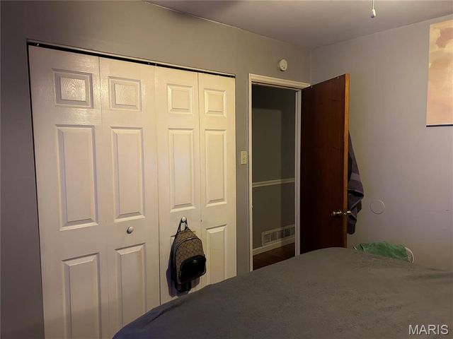 10429 Renfrew Drive, St Louis, MO 63137