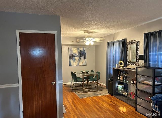 10429 Renfrew Drive, St Louis, MO 63137