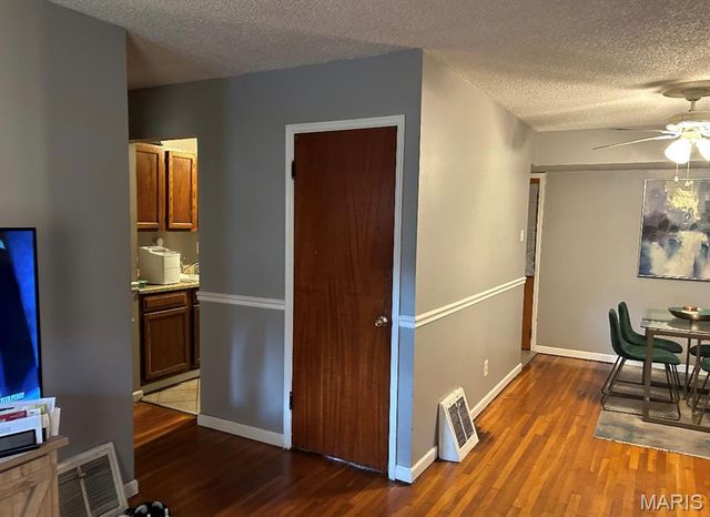 10429 Renfrew Drive, St Louis, MO 63137