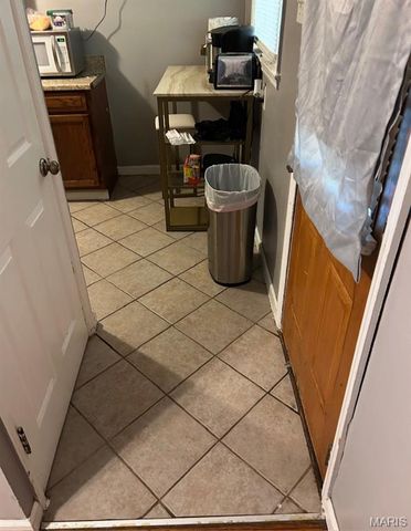 10429 Renfrew Drive, St Louis, MO 63137