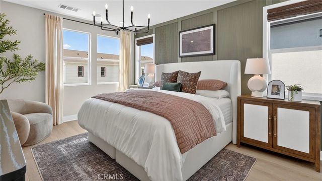 933 Chinon, Irvine, CA 92618