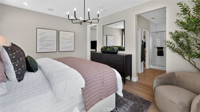 933 Chinon, Irvine, CA 92618