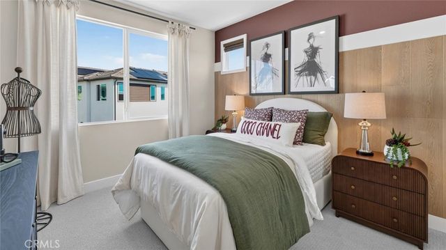 933 Chinon, Irvine, CA 92618