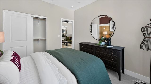 933 Chinon, Irvine, CA 92618