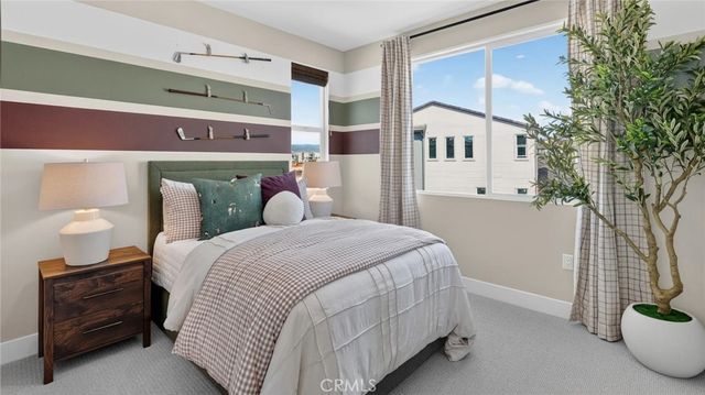 933 Chinon, Irvine, CA 92618
