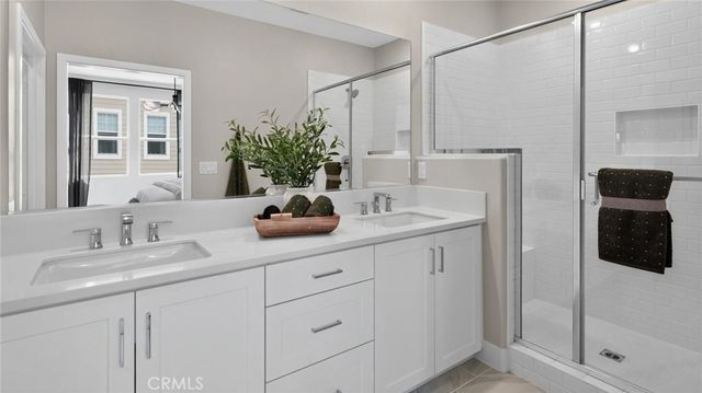 933 Chinon, Irvine, CA 92618