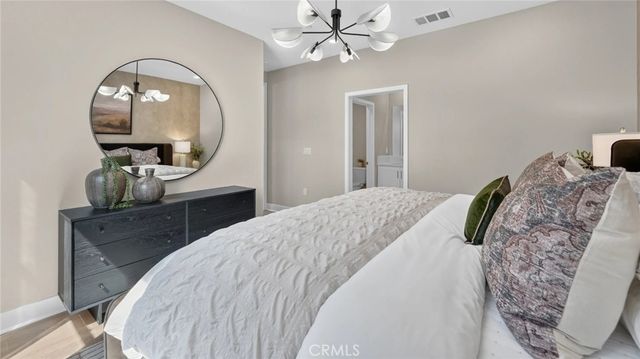 933 Chinon, Irvine, CA 92618