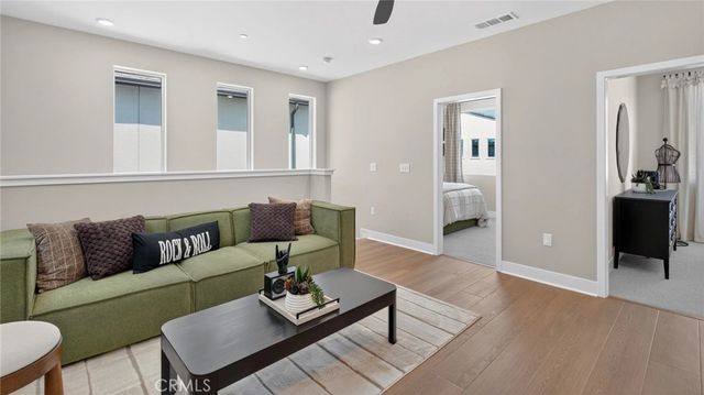 933 Chinon, Irvine, CA 92618