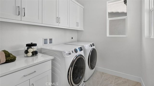 933 Chinon, Irvine, CA 92618