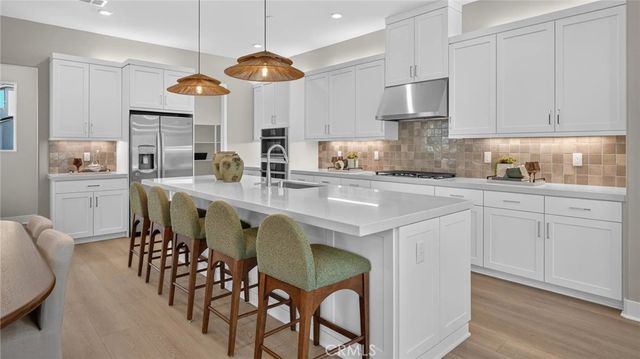 933 Chinon, Irvine, CA 92618