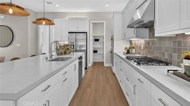933 Chinon, Irvine, CA 92618