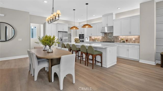 933 Chinon, Irvine, CA 92618