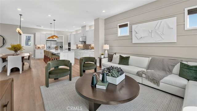 933 Chinon, Irvine, CA 92618