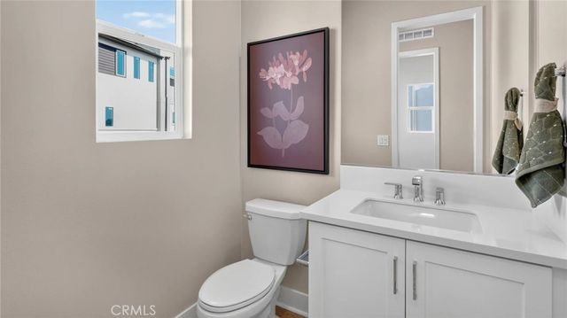 933 Chinon, Irvine, CA 92618
