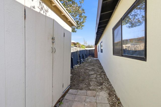 280 Calais Dr, Pinole, CA 94564