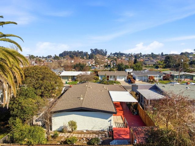 280 Calais Dr, Pinole, CA 94564