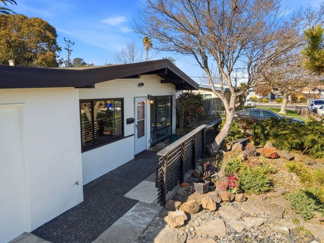 280 Calais Dr, Pinole, CA 94564