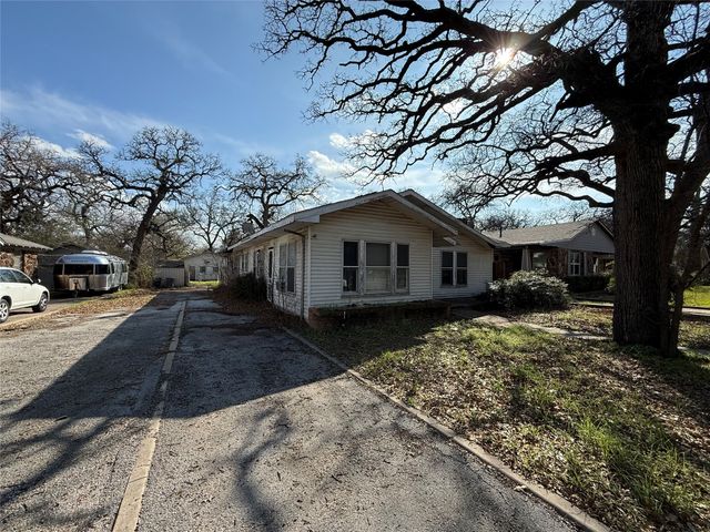2332 Carnation Avenue, Fort Worth, TX 76111