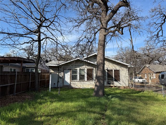 2332 Carnation Avenue, Fort Worth, TX 76111