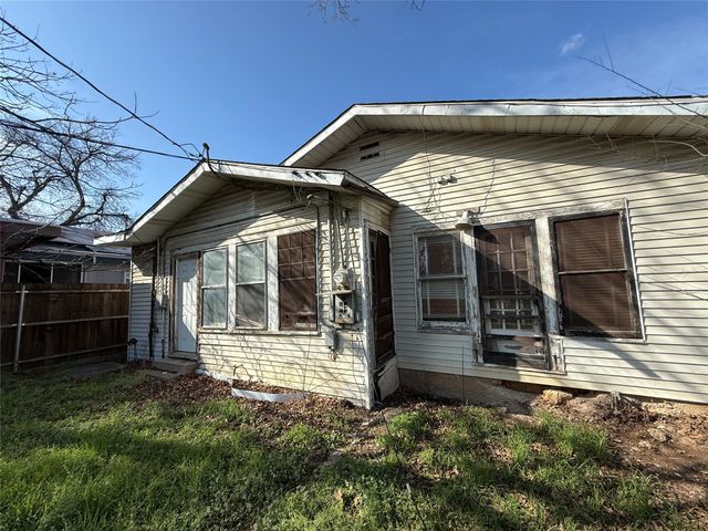 2332 Carnation Avenue, Fort Worth, TX 76111