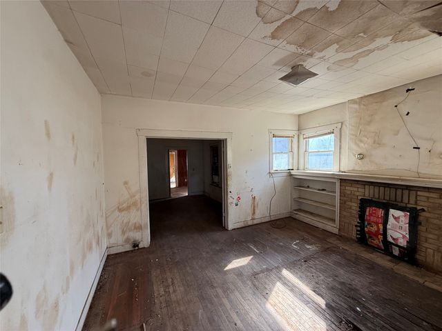 2332 Carnation Avenue, Fort Worth, TX 76111