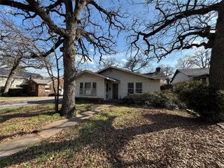 2332 Carnation Avenue, Fort Worth, TX 76111