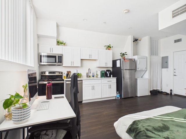 1010 W 26th ST 306, Austin, TX 78705