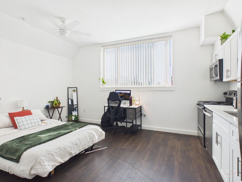 1010 W 26th ST 306, Austin, TX 78705