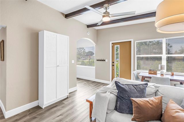 7599 MEADOWLAWN DRIVE N, St Petersburg, FL 33702