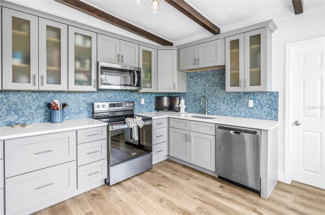7599 MEADOWLAWN DRIVE N, St Petersburg, FL 33702