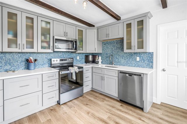 7599 MEADOWLAWN DRIVE N, St Petersburg, FL 33702