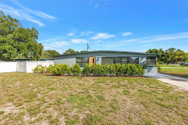 7599 MEADOWLAWN DRIVE N, St Petersburg, FL 33702