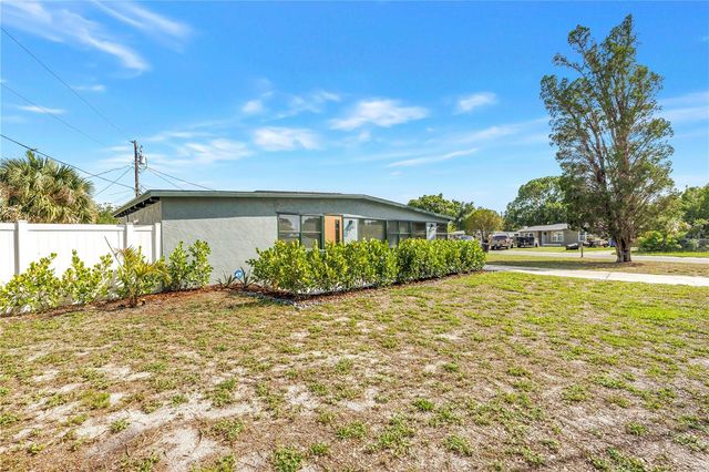 7599 MEADOWLAWN DRIVE N, St Petersburg, FL 33702