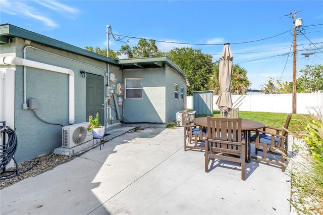 7599 MEADOWLAWN DRIVE N, St Petersburg, FL 33702