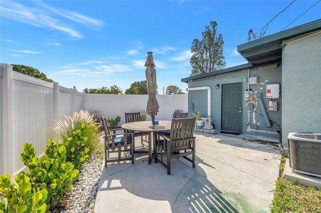 7599 MEADOWLAWN DRIVE N, St Petersburg, FL 33702