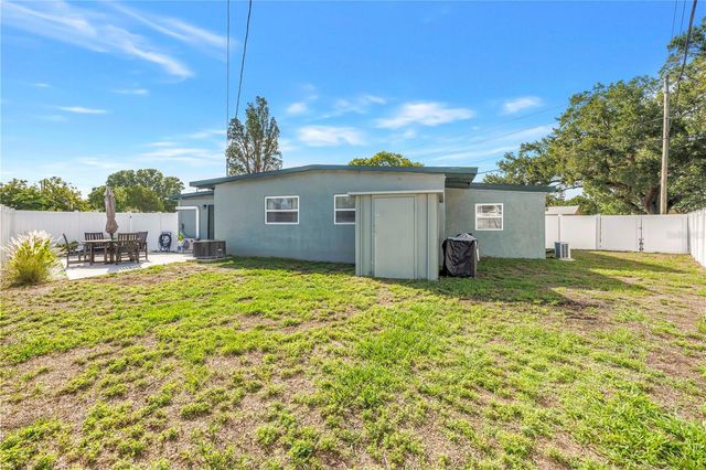 7599 MEADOWLAWN DRIVE N, St Petersburg, FL 33702