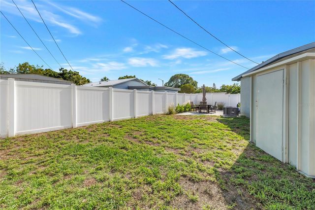 7599 MEADOWLAWN DRIVE N, St Petersburg, FL 33702