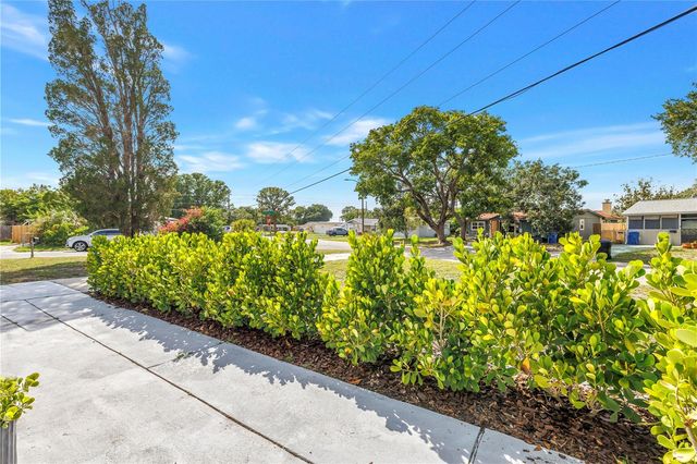 7599 MEADOWLAWN DRIVE N, St Petersburg, FL 33702