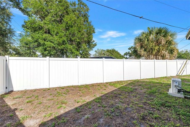 7599 MEADOWLAWN DRIVE N, St Petersburg, FL 33702