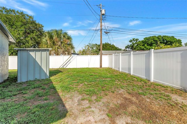 7599 MEADOWLAWN DRIVE N, St Petersburg, FL 33702