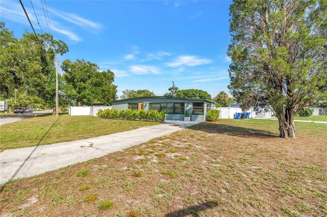 7599 MEADOWLAWN DRIVE N, St Petersburg, FL 33702