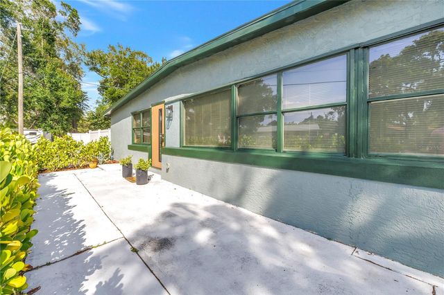 7599 MEADOWLAWN DRIVE N, St Petersburg, FL 33702