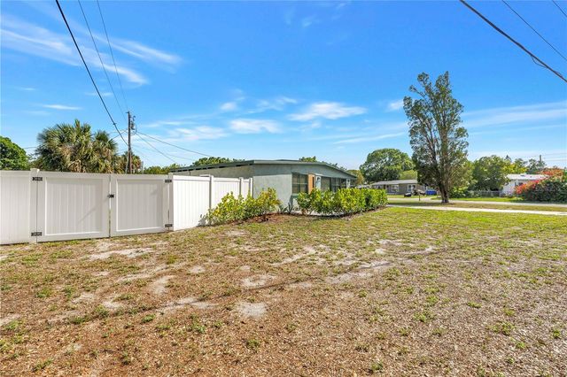 7599 MEADOWLAWN DRIVE N, St Petersburg, FL 33702