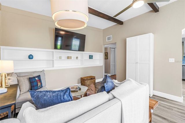 7599 MEADOWLAWN DRIVE N, St Petersburg, FL 33702