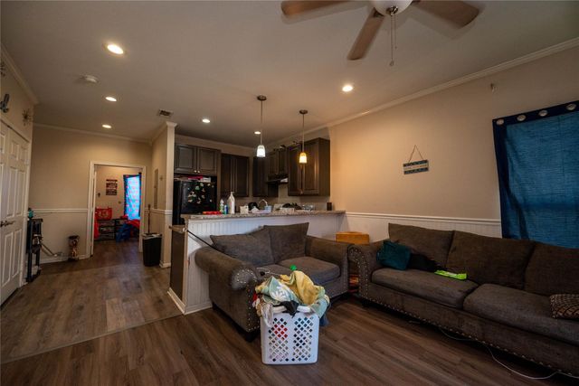 915 Moody Avenue, Galveston, TX 77550