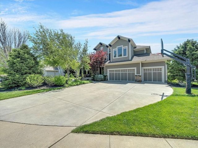 24165 W 112th Place, Olathe, KS 66061