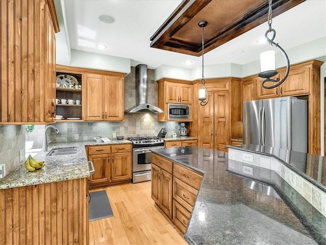 24165 W 112th Place, Olathe, KS 66061