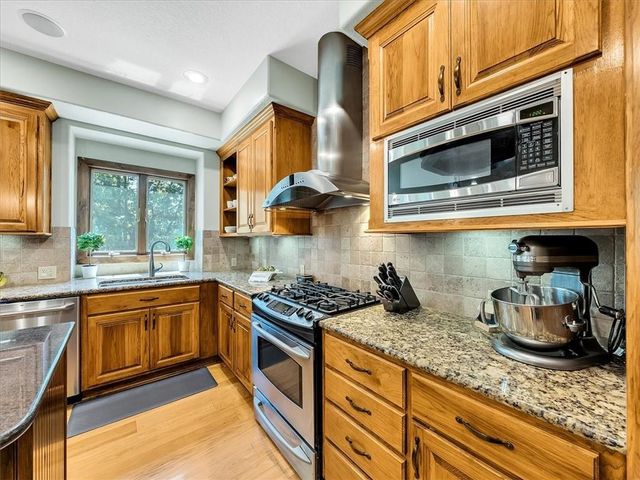 24165 W 112th Place, Olathe, KS 66061
