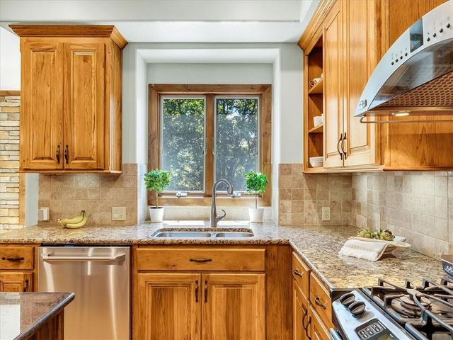 24165 W 112th Place, Olathe, KS 66061