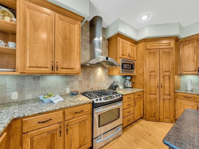 24165 W 112th Place, Olathe, KS 66061